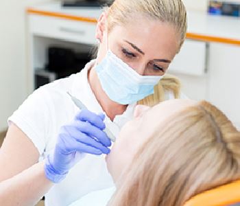 woman at the dentist's