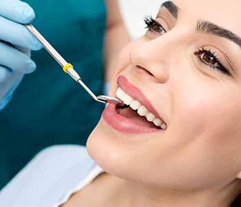 Image of a lady showing her teeth to a dentist